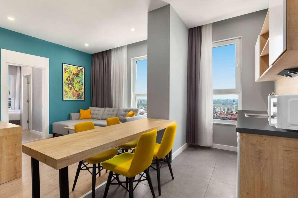 Days Inn & Suites By Wyndham Esenyurt Isztambul Szoba fotó